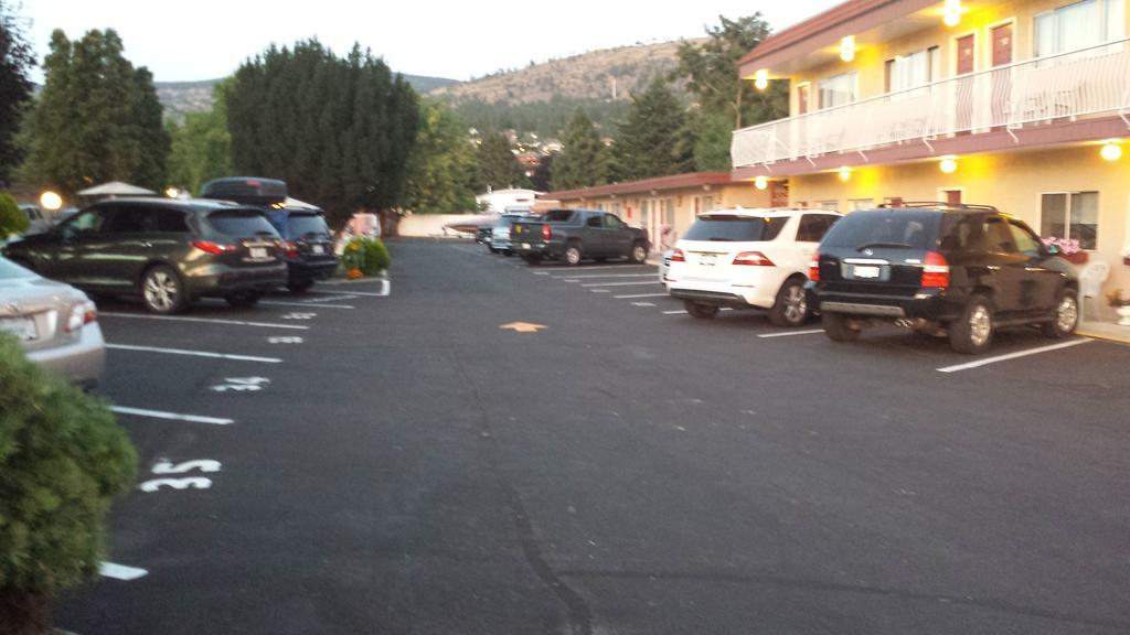 Swiss Sunset Inn Penticton Luaran gambar